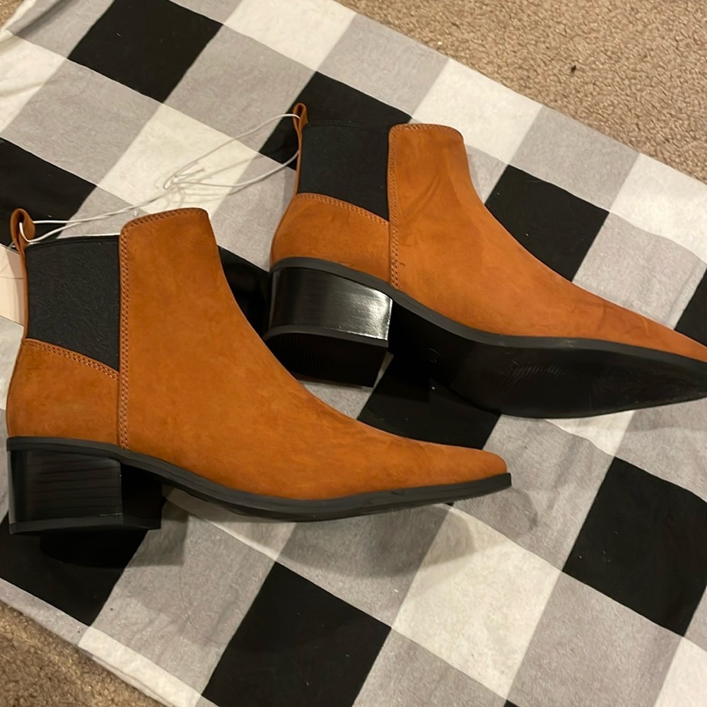 NWT A New Day Gwen Boots Faux Suede Memory Foam Cognac Brown, size 7.5